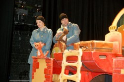 Могилевский театр кукол и МЧС учат детей безопасному поведению