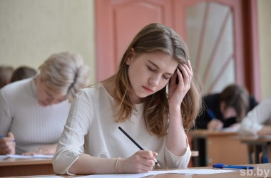В вузах Беларуси начинаются вступительные испытания