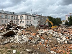 На улице Пионерской приступили к обустройству современной парковки