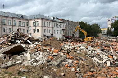 На улице Пионерской приступили к обустройству современной парковки