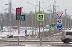 На кольцевой развязке по улице Б.Бирули установлены новые светофоры