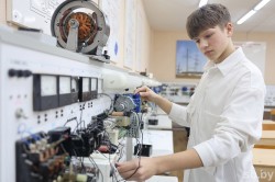15-летний могилевчанин придумал промышленный пауэрбанк на солнечных батареях