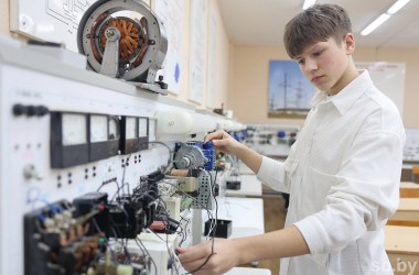 15-летний могилевчанин придумал промышленный пауэрбанк на солнечных батареях