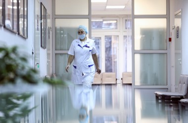 Изменения в работу поликлиник внесены из-за роста заболеваемости COVID-19