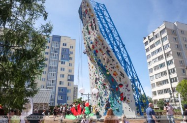 Самый высокий скалодром в Беларуси под открытым небом открыли в Могилеве