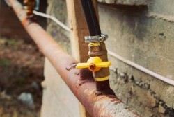 За самовольное подключение к водопроводу и канализации предусмотрены крупные штрафы