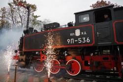 Паровоз-памятник 9П-536 вернули на прежнее место в Могилеве