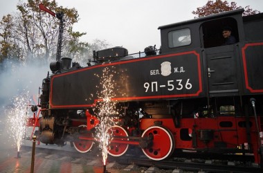 Паровоз-памятник 9П-536 вернули на прежнее место в Могилеве