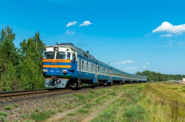 С 1 мая действует скидка 50% для пенсионеров на проезд в поездах региональных линий экономкласса