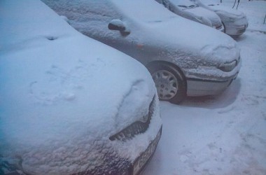 ГАИ просит водителей не выезжать из-за сильного снегопада