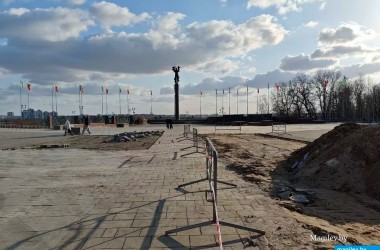 На площади Славы в Могилеве обновляют покрытие