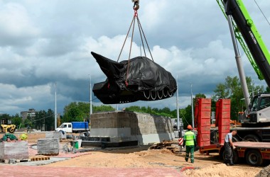 Отреставрированный танк Т-34-85 вернулся на историческую точку в Могилеве