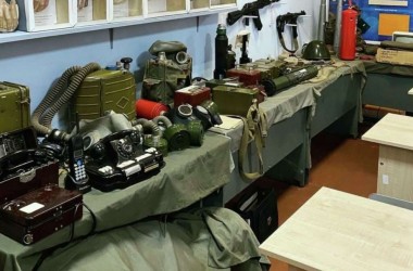 С 1 сентября в школах появятся военруки