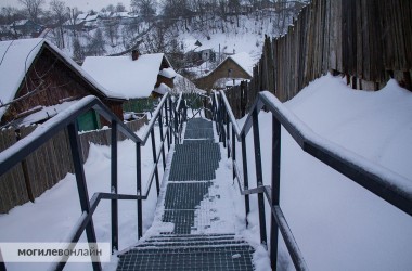 На Юбилейном и Струшне ведутся работы по ремонту лестниц