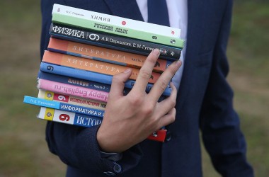 Цена за пользование учебниками в этом году немного возрастет