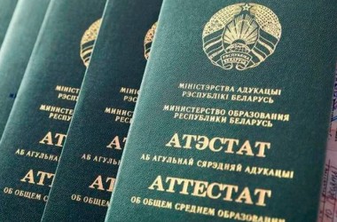 Абитуриентам нельзя подавать документы в два вуза одновременно