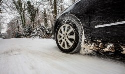 С 1 декабря водителей будут штрафовать за летние шины на колесах