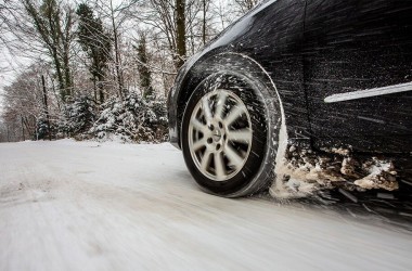 С 1 декабря водителей будут штрафовать за летние шины на колесах