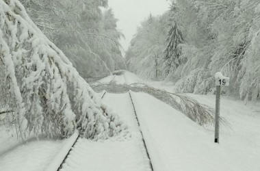 Снегопад нарушил движение поездов на участке Осиповичи – Могилев