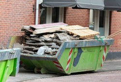 Куда звонить в Могилеве, чтобы вывезти крупногабаритный мусор и стройотходы