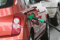С 13 апреля цены на автомобильное топливо увеличились на копейку