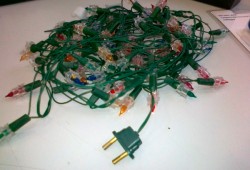 Госэнергогазнадзор призывает отказаться от незаводских гирлянд