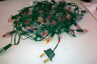 Госэнергогазнадзор призывает отказаться от незаводских гирлянд