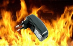 МЧС предупреждает в целях безопасности отключать «зарядку» от сети