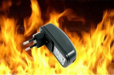 МЧС предупреждает в целях безопасности отключать «зарядку» от сети