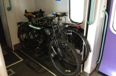 Во всех пригородных поездах экономкласса оборудуют места для велосипедов