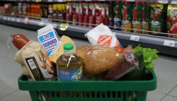 В Беларуси установили жесткое регулирование цен на 62 вида социально значимых товаров
