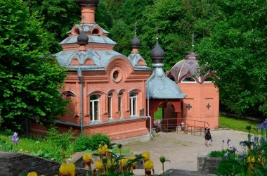 Реконструкция парковой зоны проходит у Полыковичской Криницы