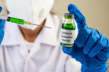 Массовая вакцинация от COVID-19  в Беларуси начнется с апреля