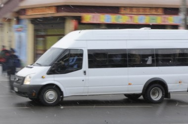 Маршрутки обязали оснастить терминалами для безналичной оплаты