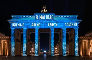 На Бранденбургских воротах высветили слово «спасибо» на белорусском и еще нескольких языках