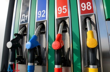 Автомобильное топливо дешевеет с 21 марта на 1 копейку
