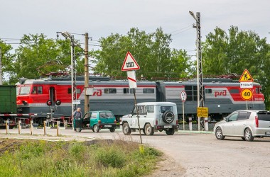 Ж/д переезд на улице Первомайской перекрывать пока не будут из-за жары