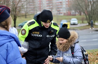 Сотрудники ГАИ напомнили школьникам о правилах безопасного поведения на дороге во время каникул