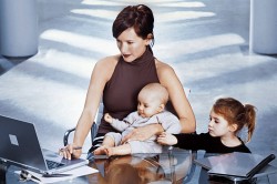 Минтруда предлагает ввести для многодетных мам семичасовой рабочий день с сохранением зарплаты