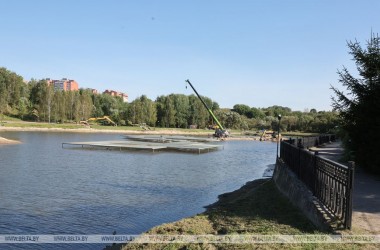 На Дубровенке обустраивают зону с фонтаном и арт-объектами