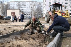 12 дворовых территорий начали обустраивать в Могилеве