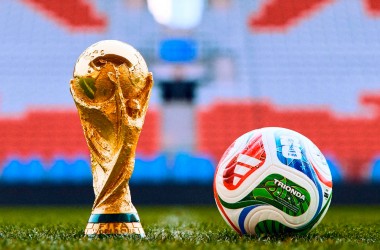 Умный мяч в футболе: зачем в снаряд встраивают датчики и что они меняют в игре