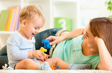 Пособия по уходу за детьми до трех лет повышаются с февраля