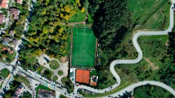 GPS-трекеры в футболе: как клубы измеряют усталость игроков и когда это меняет тактику в концовке