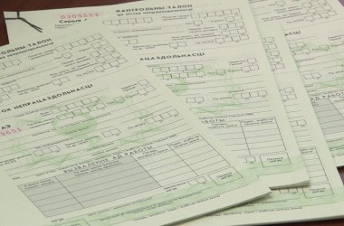 Терапевты при посещении пациента с COVID-19 могут выписывать больничные контактам 1-го уровня