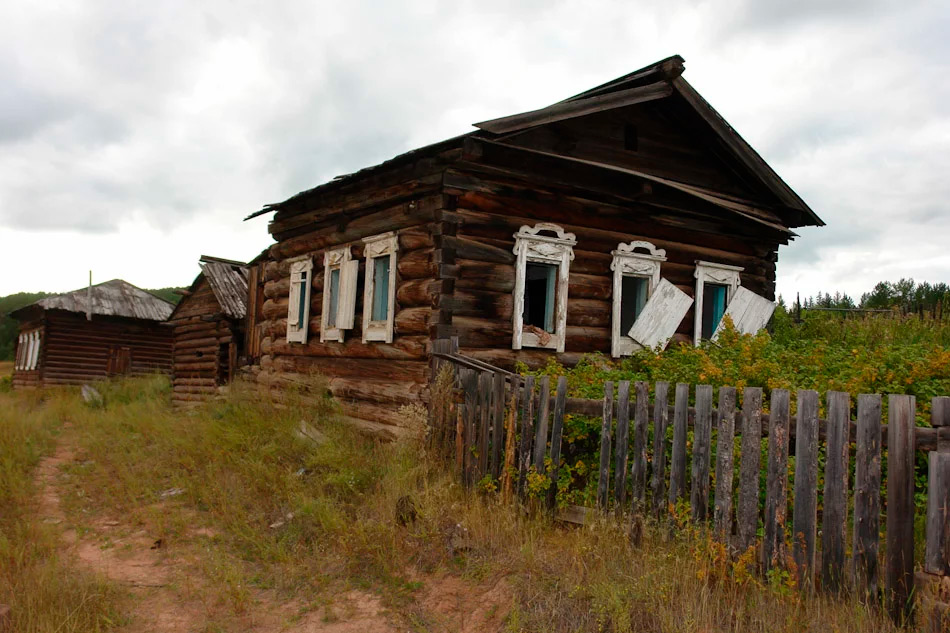 Деревня плачены. Заброшенные деревни Башкирии. Заброшенные деревни Курганской области. Брошенные деревни России. Брошенные дома в деревнях.